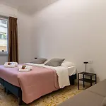 Domus Park Avenue בית אירוח